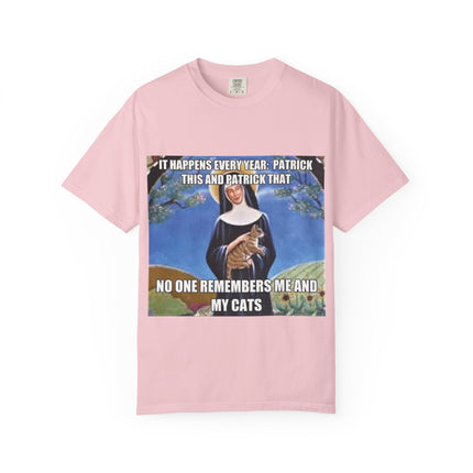 Funny Cat Lover T-Shirt - 'No One Remembers Me and My Cats' Design - Perfect Gift for Pet Owners