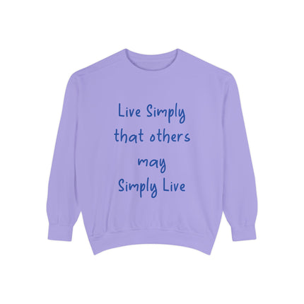 Live Simply Sweatshirt – Unisex Garment-Dyed Top for Gentle Impact