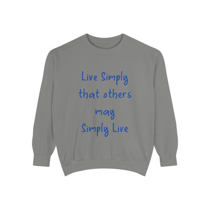 Live Simply Sweatshirt – Unisex Garment-Dyed Top for Gentle Impact