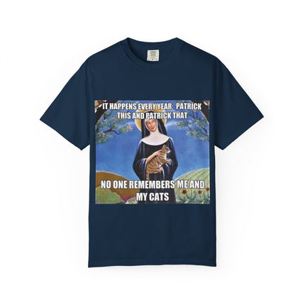 Funny Cat Lover T-Shirt - 'No One Remembers Me and My Cats' Design - Perfect Gift for Pet Owners