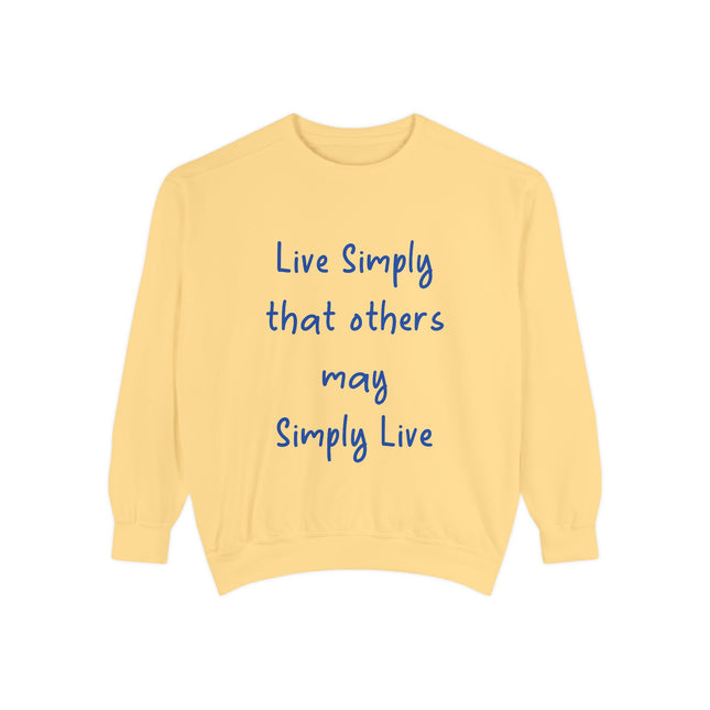 Live Simply Sweatshirt – Unisex Garment-Dyed Top for Gentle Impact