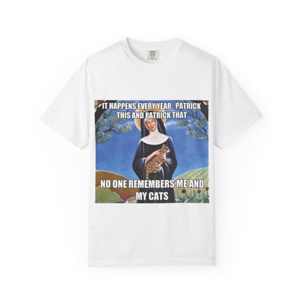 Funny Cat Lover T-Shirt - 'No One Remembers Me and My Cats' Design - Perfect Gift for Pet Owners