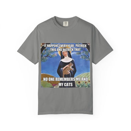 Funny Cat Lover T-Shirt - 'No One Remembers Me and My Cats' Design - Perfect Gift for Pet Owners