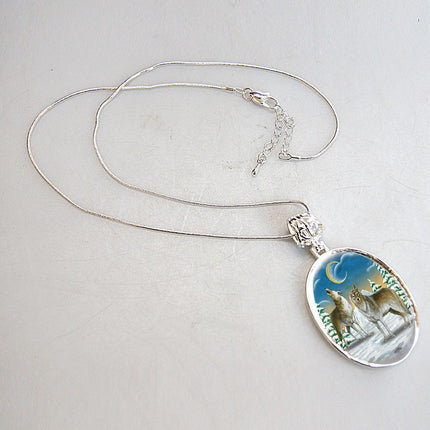 Wolves Howling Round Silver-Plated Mother of Pearl Jewelry Pendant Necklace - 44040-3