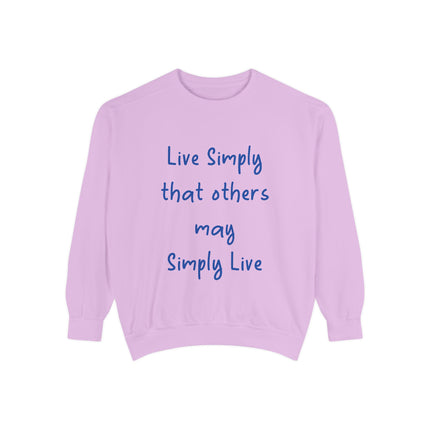 Live Simply Sweatshirt – Unisex Garment-Dyed Top for Gentle Impact