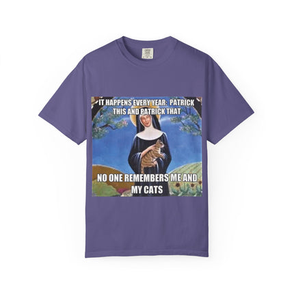 Funny Cat Lover T-Shirt - 'No One Remembers Me and My Cats' Design - Perfect Gift for Pet Owners